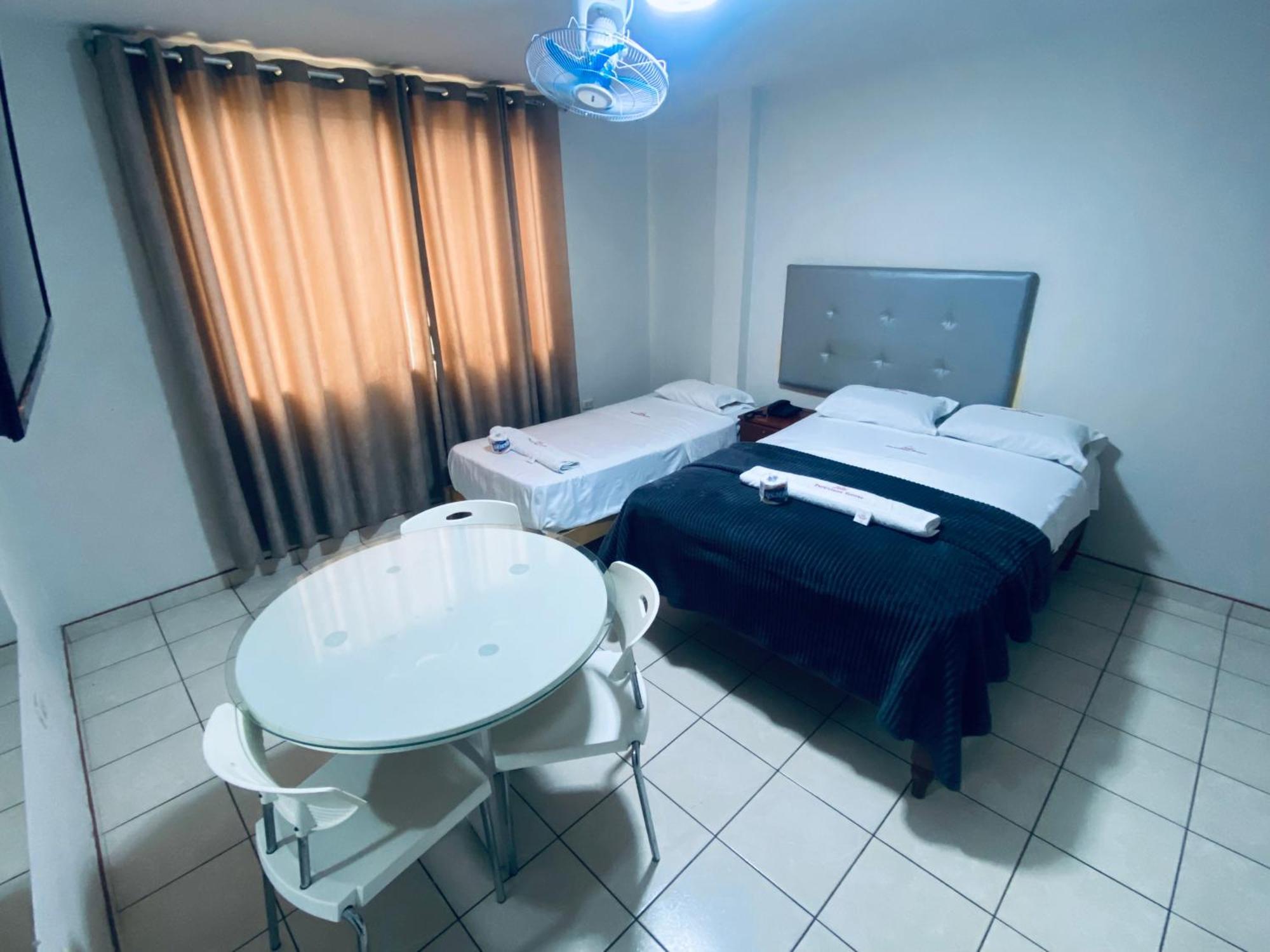 Hotel Peruvians House Callao Bagian luar foto